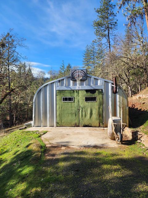 Tiny photo for 18525 E Evans Creek Road, Rogue River, OR 97537 (MLS # 220215103)