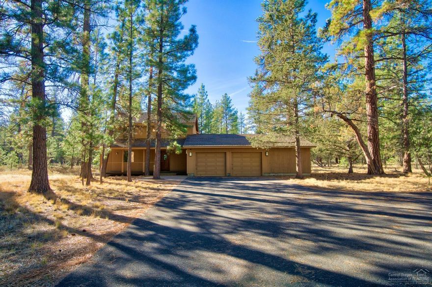 2 story cabin with 180 degree view from rear deck to forested public land. Vaulted ceiling living room dining area with 1 bedroom and bath down and loft with one bedroom and bath up. All of Tollgate amenities including, bike/walking trail, swimming pool, tennis, pickle ball and basketball courts club house and rec room. Heatilator fireplace with fan. Ceiling fan and central vacuum. 276 sq. ft. shop attached to 2 car extra deep garage.