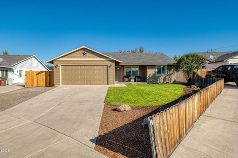 Photo of 2142 NE Wolverine Loop, Prineville, OR 97754 (MLS # 220229652)