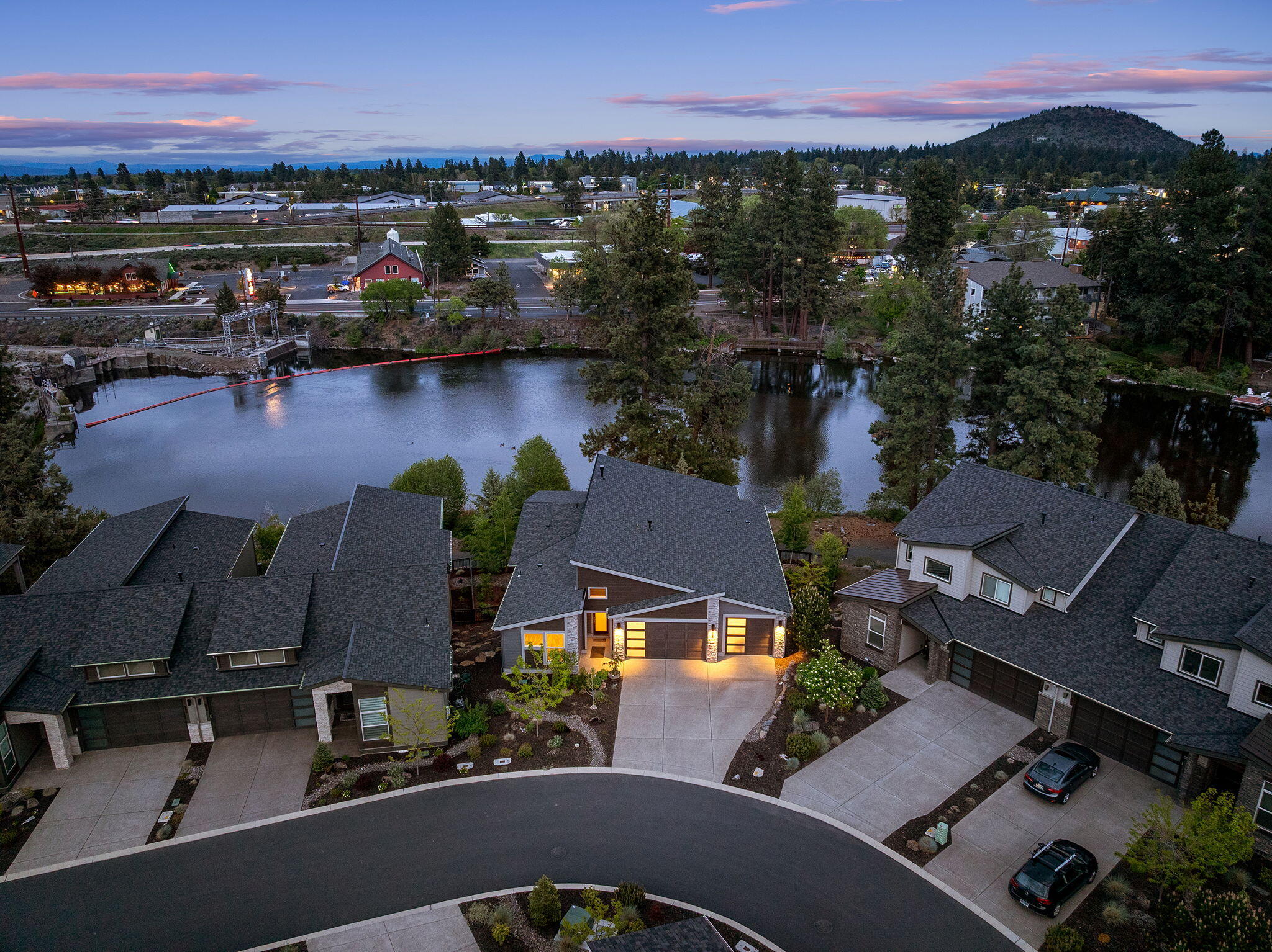 2552 NW Rippling River Court
