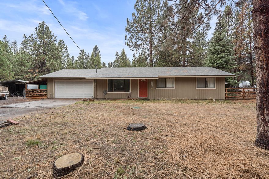 Great 3 bedroom 2 bath home sitting on just under 1 acre. Updated kitchen with beautiful granite countertops. Laminate floors throughout the home. Large custom walk-in tiled shower in the master bedroom. Great back yard with a large chicken coop and raised garden beds. Lots of room for all your atvs, boats and RV.