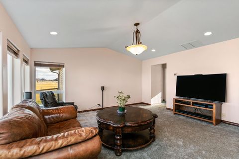 Tiny photo for 9101 NW 31st Street, Terrebonne, OR 97760 (MLS # 220212850)