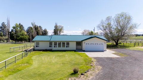 Tiny photo for 9101 NW 31st Street, Terrebonne, OR 97760 (MLS # 220212850)