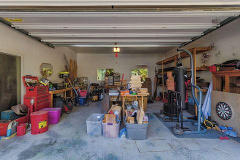 Tiny photo for 1885 Lonnon Road, Grants Pass, OR 97527 (MLS # 220211452)