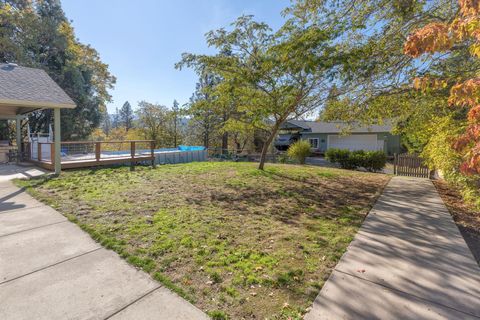 Tiny photo for 1885 Lonnon Road, Grants Pass, OR 97527 (MLS # 220211452)