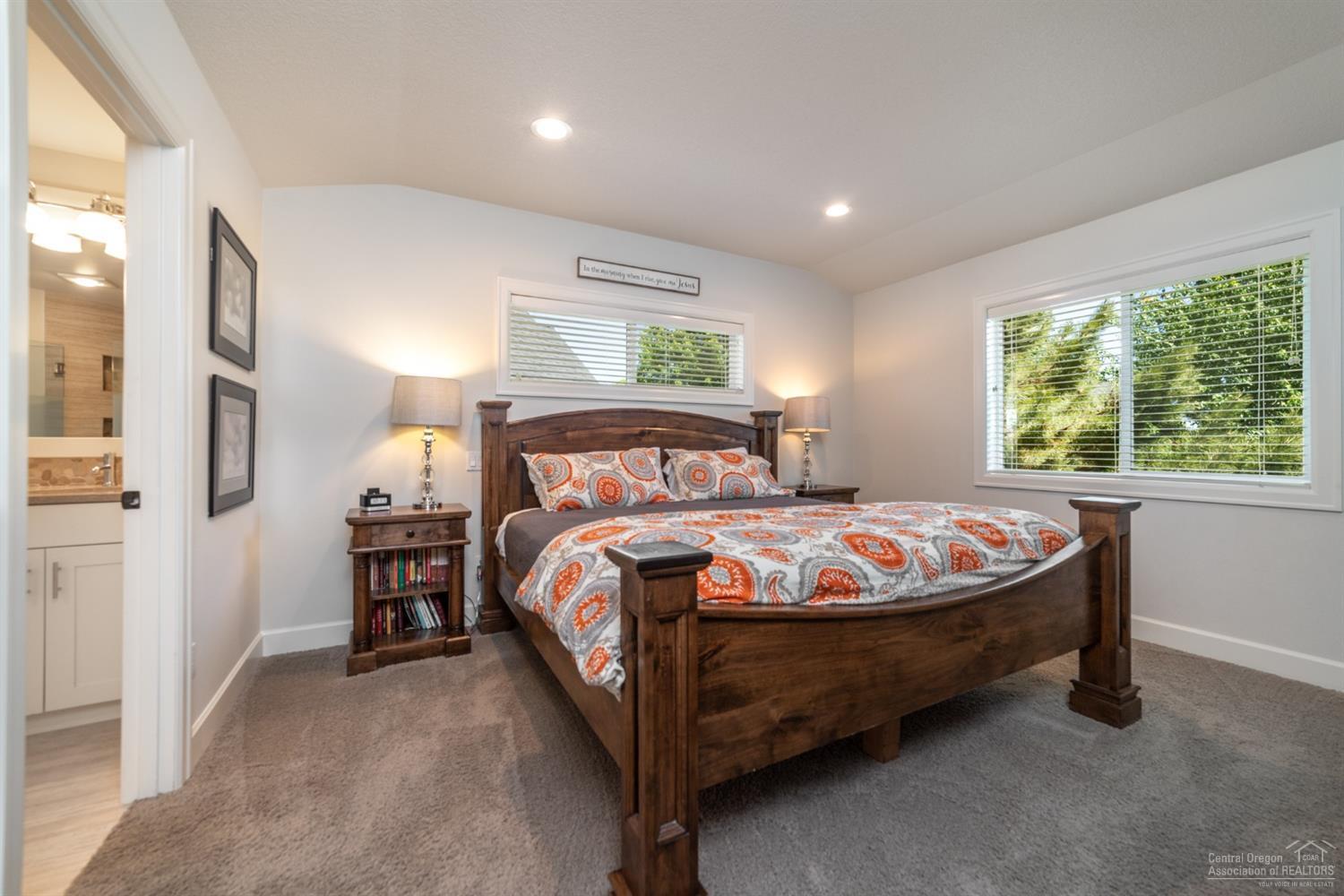 Lava Ridges - Residential