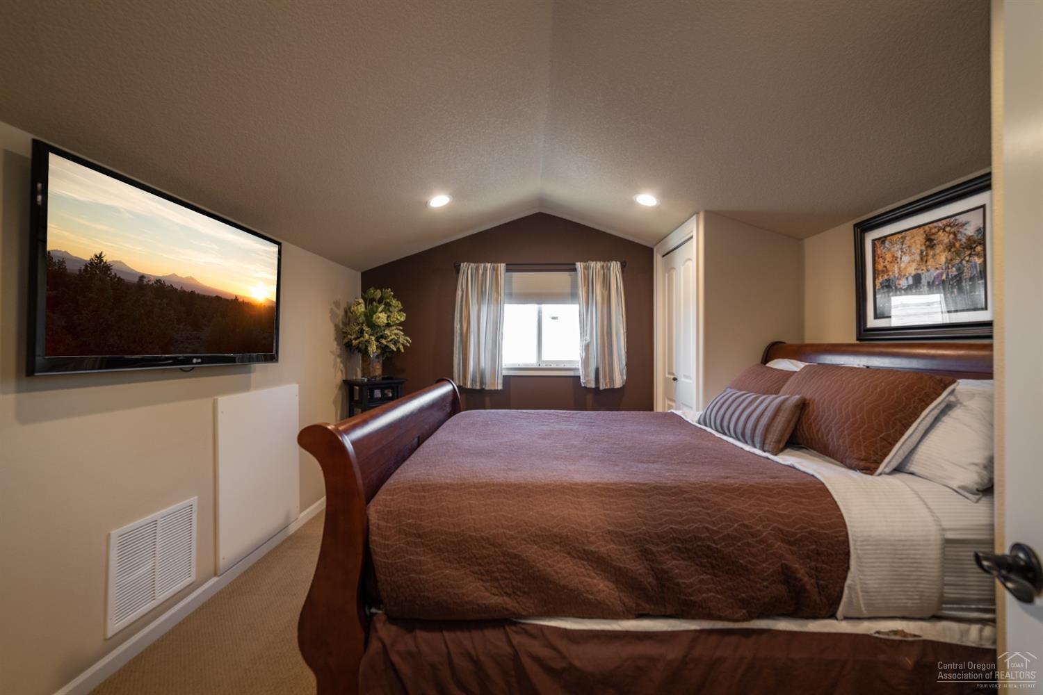 Lava Ridges - Residential