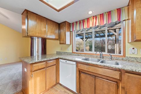 Tiny photo for 108 Meadow View Drive, Phoenix, OR 97535 (MLS # 220214943)