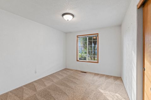 Tiny photo for 108 Meadow View Drive, Phoenix, OR 97535 (MLS # 220214943)