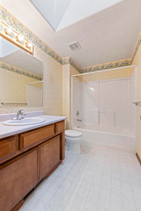 Tiny photo for 108 Meadow View Drive, Phoenix, OR 97535 (MLS # 220214943)