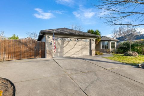 Tiny photo for 108 Meadow View Drive, Phoenix, OR 97535 (MLS # 220214943)