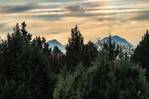 Tiny photo for 62825 Montara Drive, Bend, OR 97701 (MLS # 220215387)