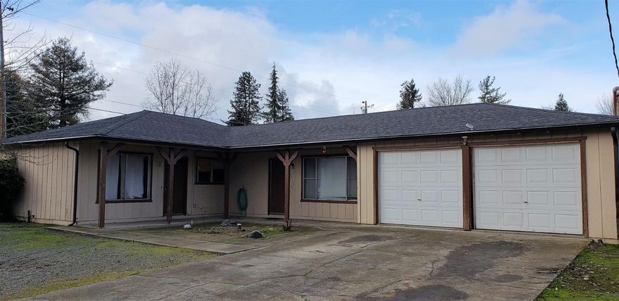 Single level duplex. Each unit is 720 sq ft. Has 2 bedrooms and 1 bath. Dining area in the kitchen, slider out to the separate large back yard. Washer/Dryer hookups in each unit. Single car garage too! City schools, area of nice homes. Currently vacant, and needs TLC.....