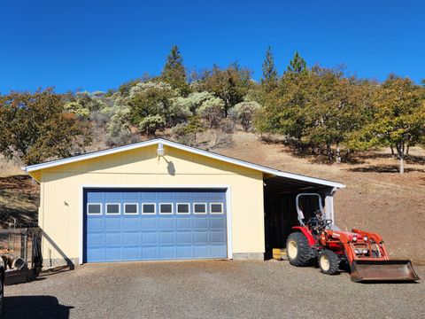 Tiny photo for 198 Flamingo Drive, Eagle Point, OR 97524 (MLS # 220212123)