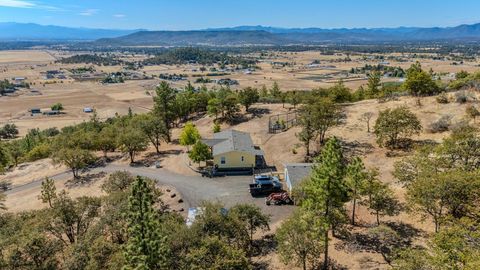 Tiny photo for 198 Flamingo Drive, Eagle Point, OR 97524 (MLS # 220212123)