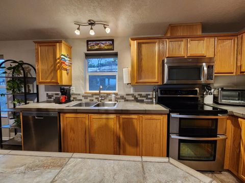 Tiny photo for 198 Flamingo Drive, Eagle Point, OR 97524 (MLS # 220212123)