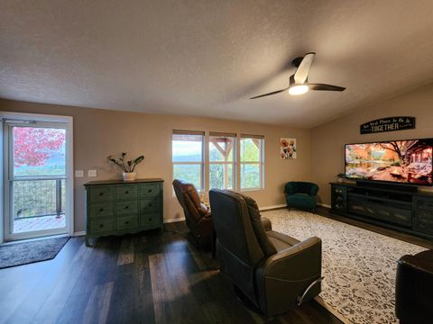 Tiny photo for 198 Flamingo Drive, Eagle Point, OR 97524 (MLS # 220212123)