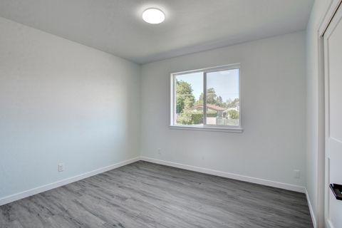 Tiny photo for 1637 Carnahan Drive, Grants Pass, OR 97527 (MLS # 220221294)