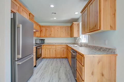 Tiny photo for 1637 Carnahan Drive, Grants Pass, OR 97527 (MLS # 220221294)