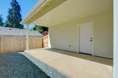 Tiny photo for 1637 Carnahan Drive, Grants Pass, OR 97527 (MLS # 220221294)