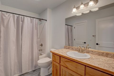 Tiny photo for 1637 Carnahan Drive, Grants Pass, OR 97527 (MLS # 220221294)