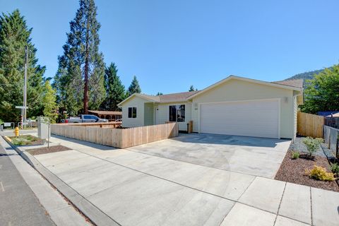 Tiny photo for 1637 Carnahan Drive, Grants Pass, OR 97527 (MLS # 220221294)