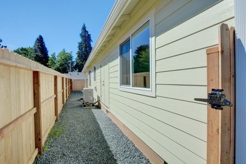 Tiny photo for 1637 Carnahan Drive, Grants Pass, OR 97527 (MLS # 220221294)
