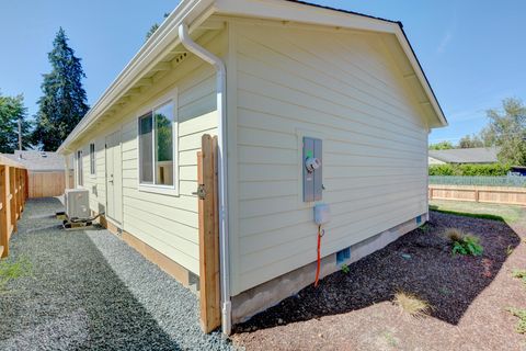 Tiny photo for 1637 Carnahan Drive, Grants Pass, OR 97527 (MLS # 220221294)