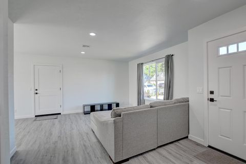Tiny photo for 1637 Carnahan Drive, Grants Pass, OR 97527 (MLS # 220221294)