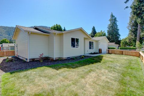 Tiny photo for 1637 Carnahan Drive, Grants Pass, OR 97527 (MLS # 220221294)