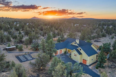 Photo of 615 NW 89th Street, Redmond, OR 97756 (MLS # 220223671)