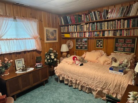 Tiny photo for 225 SW Westholm Avenue, Grants Pass, OR 97526 (MLS # 220213297)