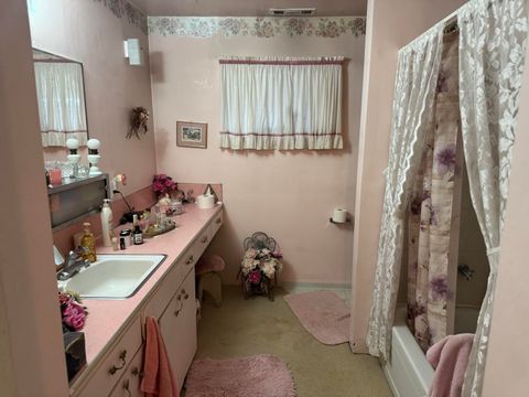 Tiny photo for 225 SW Westholm Avenue, Grants Pass, OR 97526 (MLS # 220213297)