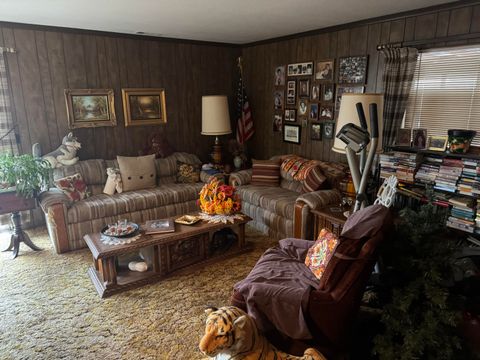 Tiny photo for 225 SW Westholm Avenue, Grants Pass, OR 97526 (MLS # 220213297)