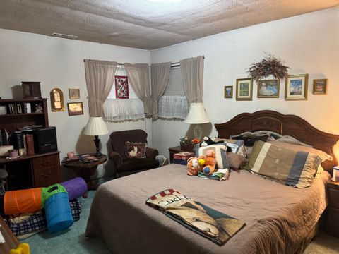 Tiny photo for 225 SW Westholm Avenue, Grants Pass, OR 97526 (MLS # 220213297)