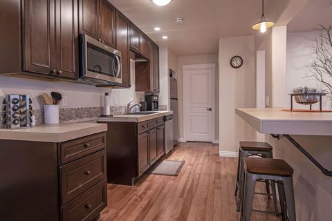 Tiny photo for 505 NW Flagline Drive, Bend, OR 97703 (MLS # 220217000)