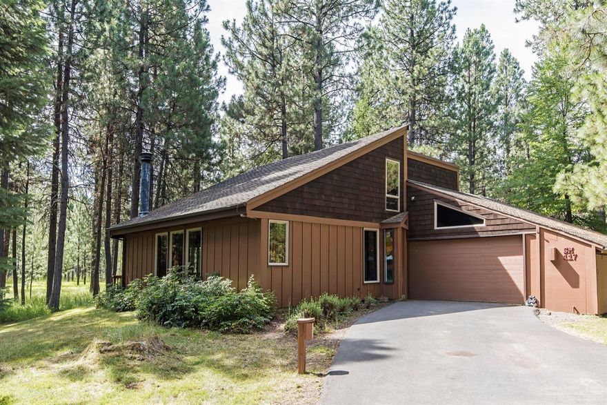 Great location near the Glaze Meadow Rec Center and all the activities it has to offer: swimming, exercise equipment, tennis, pickle ball, horseshoes, basketball, bike and ski rentals and the play structure for the younger children. Adjoins a large segment of common property with tall grasses and aspen trees and only about a 300 yard walk to Deschutes National Forest. Kitchen with bakers stone open the the living space. Master has access to outdoor paver patio. Check it out.