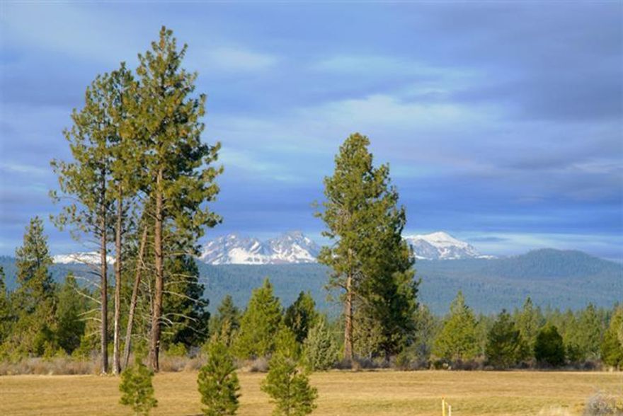 The Highlands at Broken Top is a prestigious gated community of 10-acre parcels surrounded by incredible Cascade Mountain views, meadows, tall pine trees and adjoining public land. Direct access to biking and hiking at Phil's Trail and on Bend's westside, just minutes from downtown. Build your dream home!