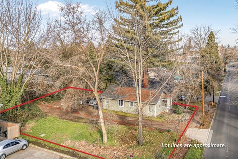 Photo of 108 Cottage Street, Medford, OR 97504 (MLS # 220215848)