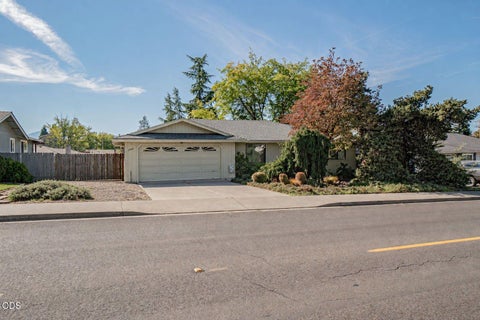 Photo of 1546 Roberts Road, Medford, OR 97504 (MLS # 220229481)