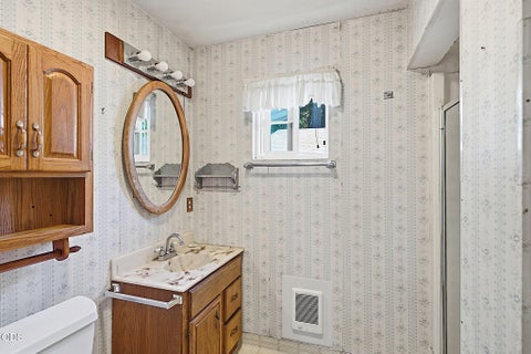 Tiny photo for 11150 Lower River Road, Grants Pass, OR 97526 (MLS # 220224135)