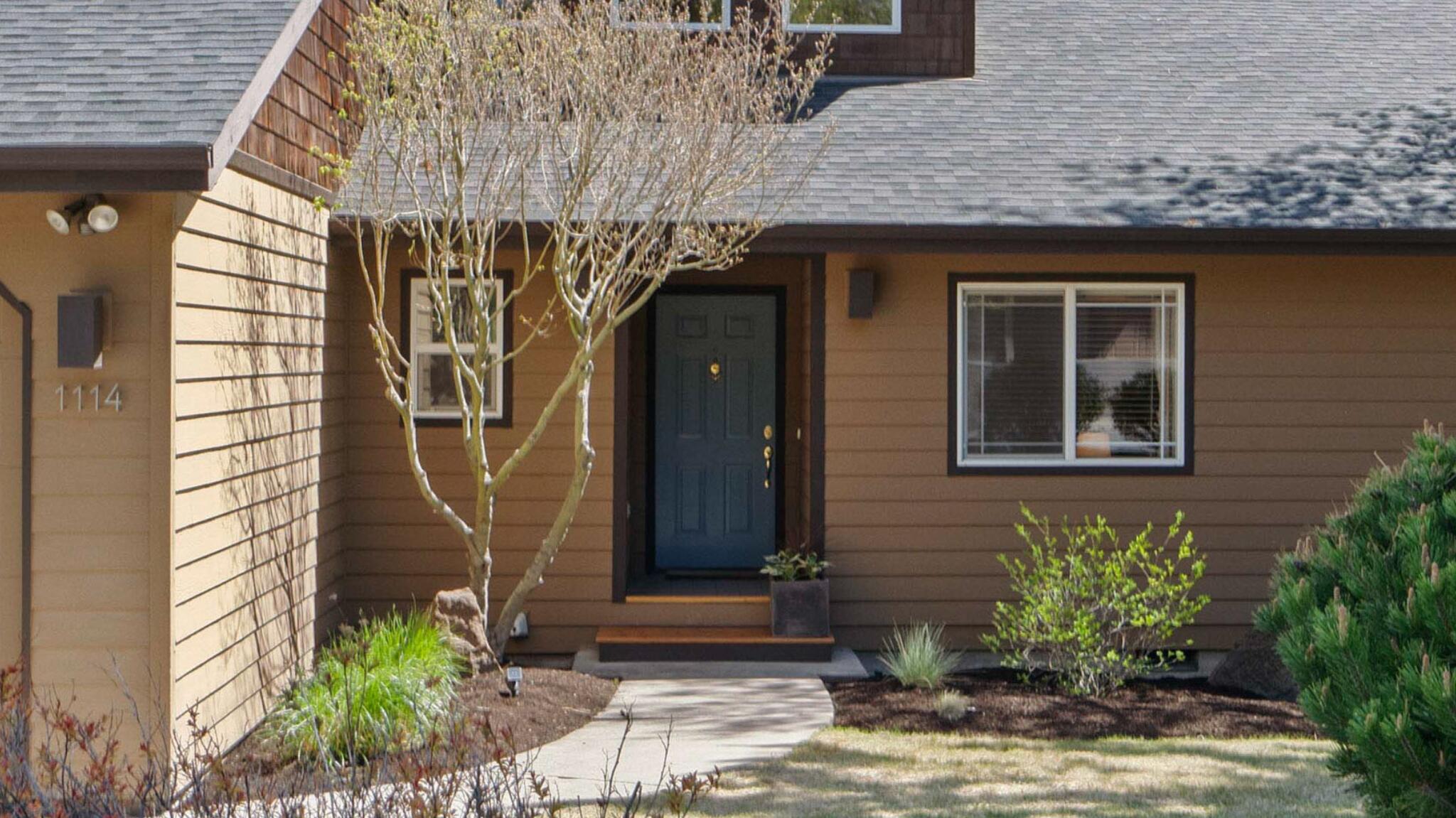 1114 NW Knoxville Court
