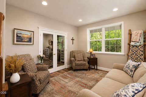 Tiny photo for 4110 Hemlock Drive, Medford, OR 97504 (MLS # 220226649)