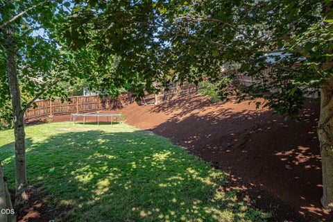 Tiny photo for 4110 Hemlock Drive, Medford, OR 97504 (MLS # 220226649)