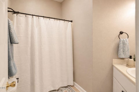 Tiny photo for 4110 Hemlock Drive, Medford, OR 97504 (MLS # 220226649)