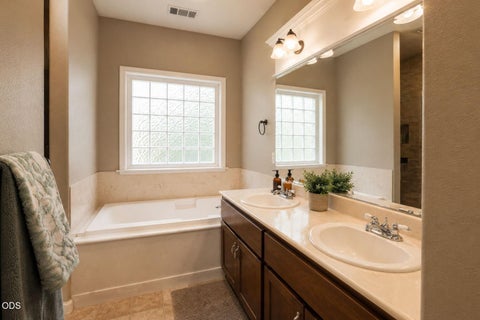 Tiny photo for 4110 Hemlock Drive, Medford, OR 97504 (MLS # 220226649)