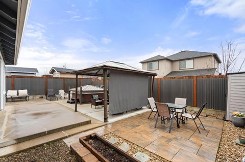 Tiny photo for 1758 Pearl Eye Lane, Medford, OR 97504 (MLS # 220213011)