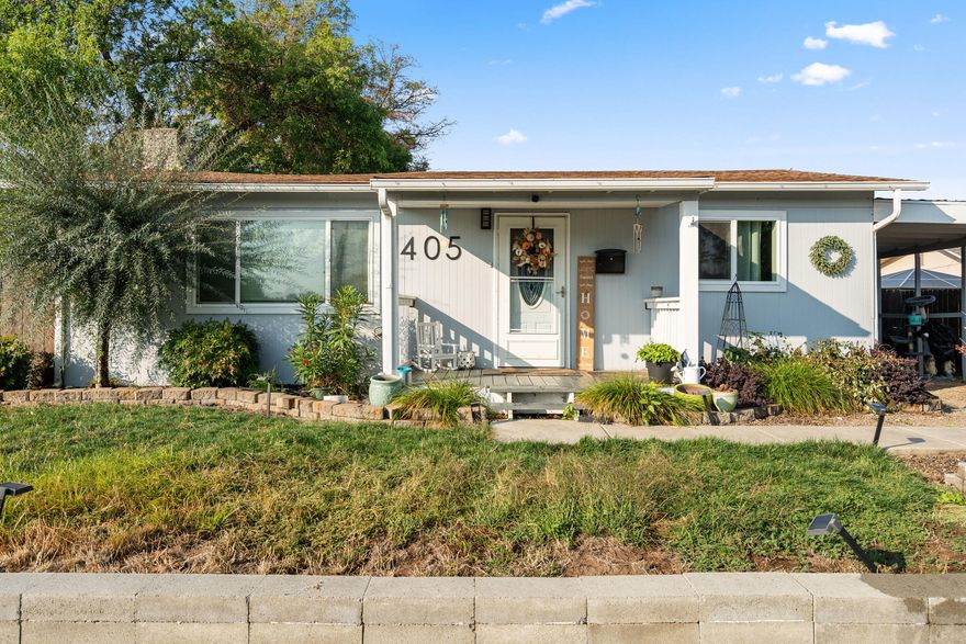 Welcome to this charming Central Point home! Sitting on a corner lot, this property is ready for you to make it your own. The updated kitchen flows seamlessly into the open floor plan, creating a comfortable space for everyday living and entertaining. The backyard offers plenty of space and potential for you to design and finish just the way you like it. Fresh interior and exterior paint Conveniently located close to schools, shopping, and parks, this home combines comfort, value, and opportunity all in one.