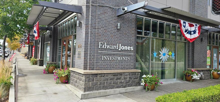 The ''Prime'' corner in Downtown Madras, signalized intersection, Class A Office/Retail space.  First vacancy in 18 years. formerly national tenant Edward Jones Investments.    With 1,100 sq. ft., two private large offices, lobby / waiting room area, storage/break room.  ADA bathrooms shared in the hallway.
Access from the parking lot/lobby and street.
Perfect for professional offices, medical, legal, retail, nonprofit or public agency.   Security cameras in all public areas inside and out.  Base rent $1.25 sq. ft. + NNN for power, water/sewer, common area costs etc.
Leasing Agent is part owner of the building.