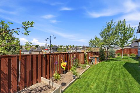 Tiny photo for 855 NE Hudspeth Circle, Prineville, OR 97754 (MLS # 220221649)
